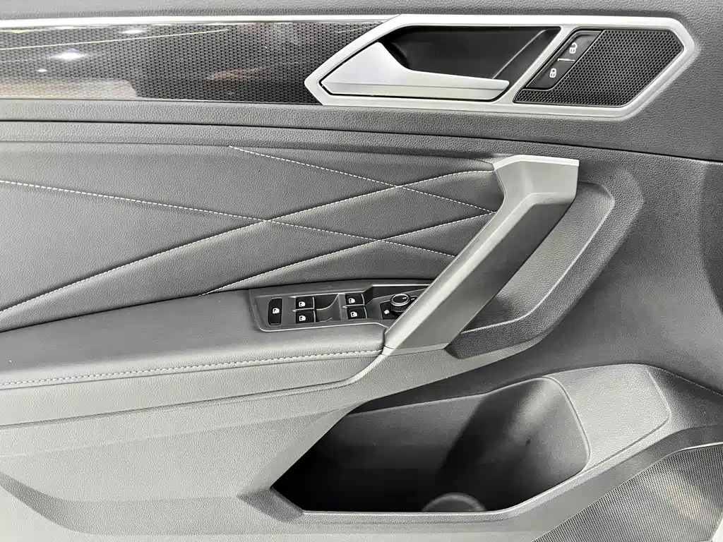 Volkswagen Tiguan L 2023 — фото 8