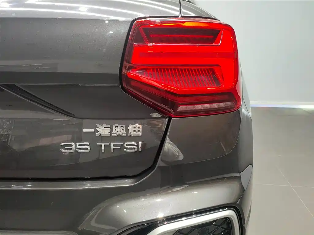 Audi Q2L 2024 — фото 17