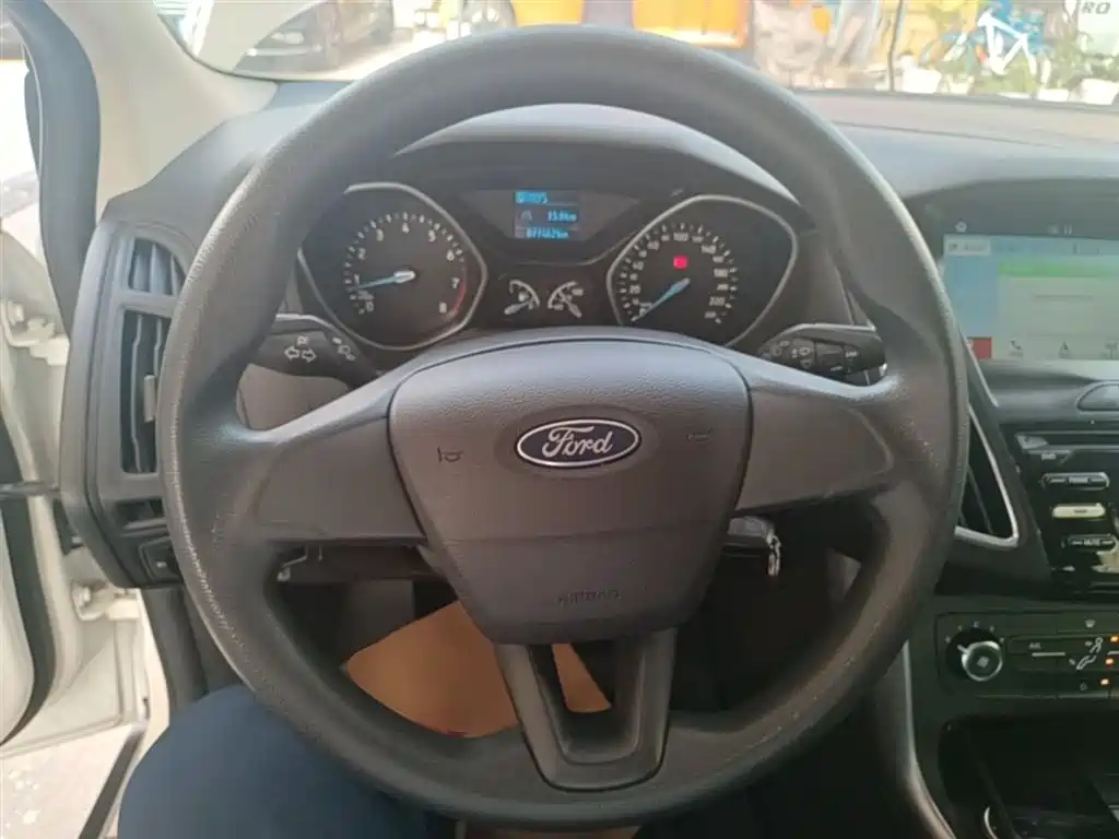 Ford Focus 2018 — фото 11