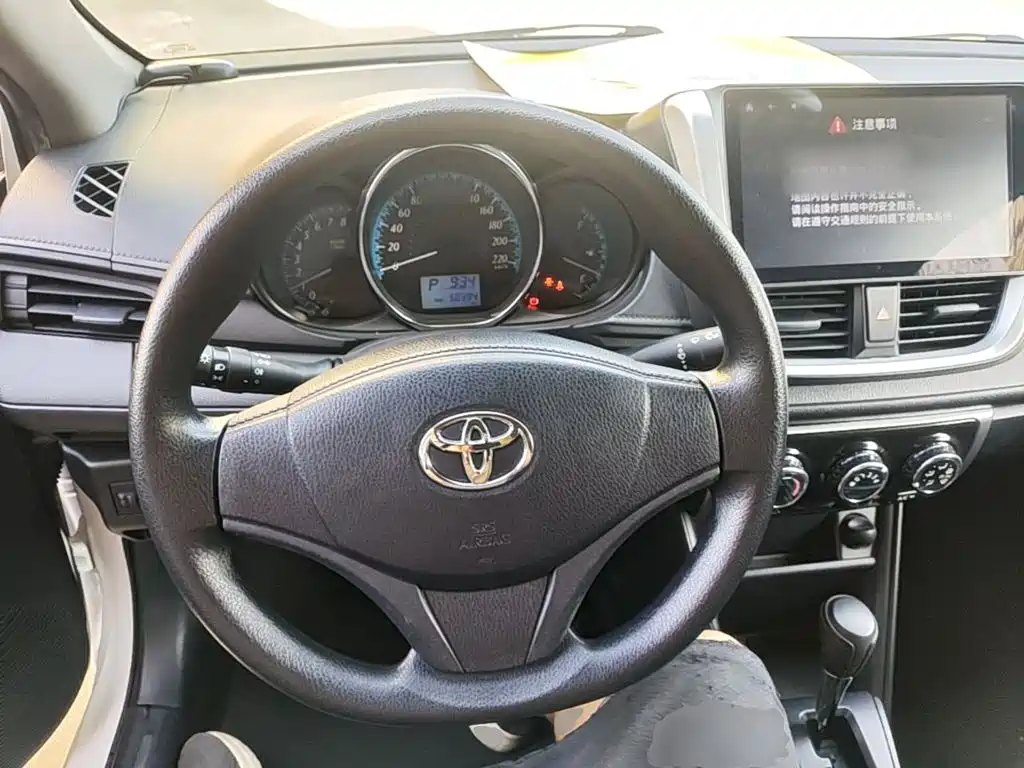 Toyota Yaris L 2019 — фото 11