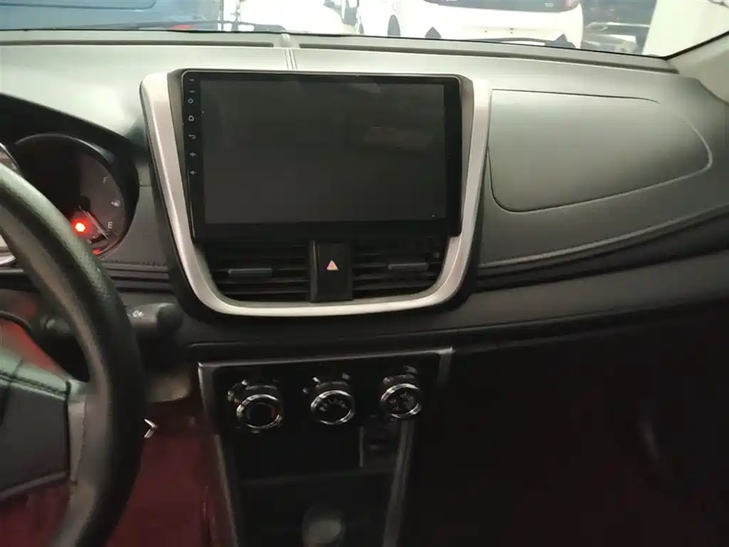 Toyota Yaris L 2020 — фото 13