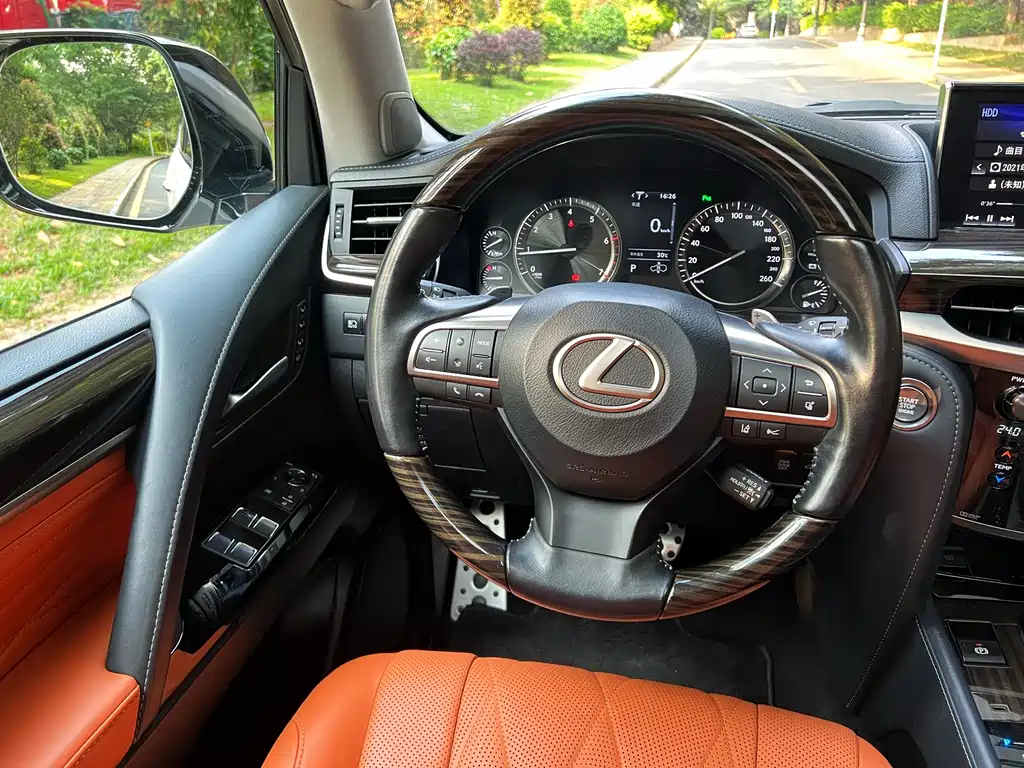 Lexus LX 2018 — фото 7