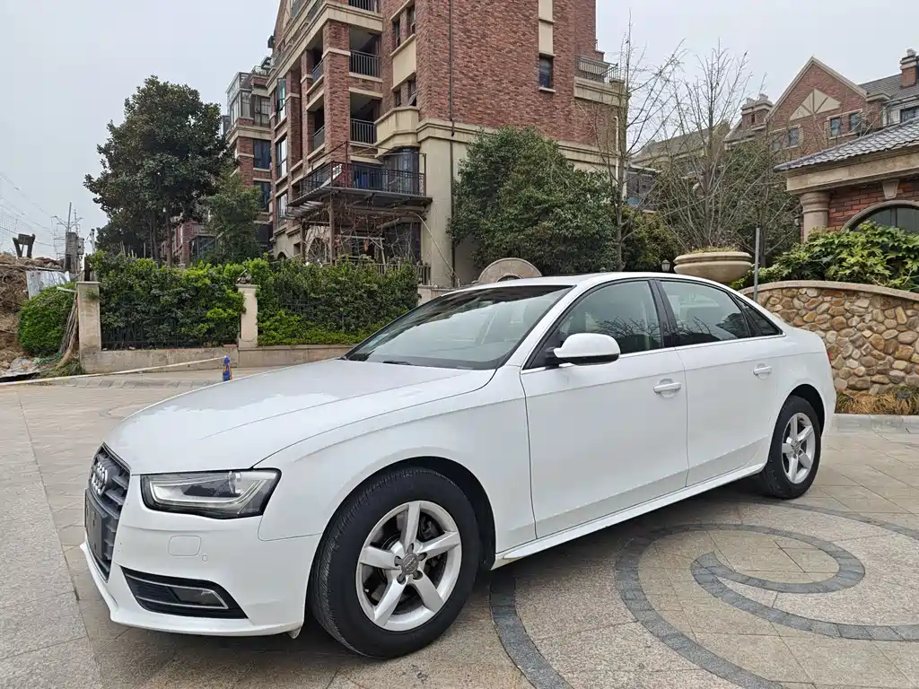 Audi A4L 2014 — фото 1