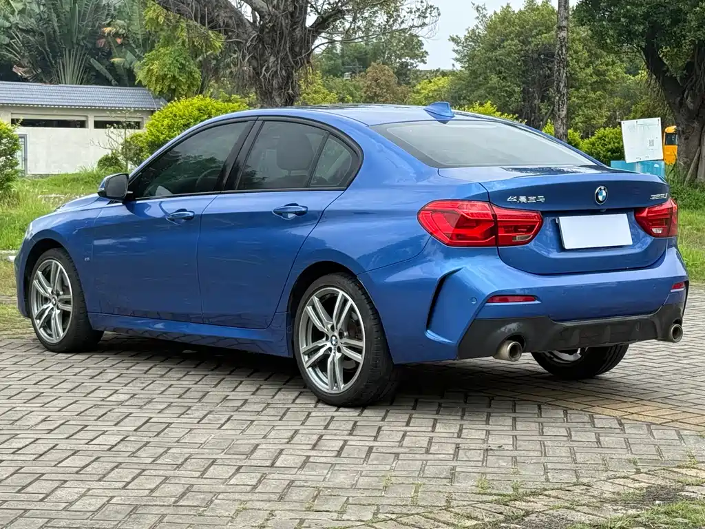 BMW 1 Series 2019 — фото 16
