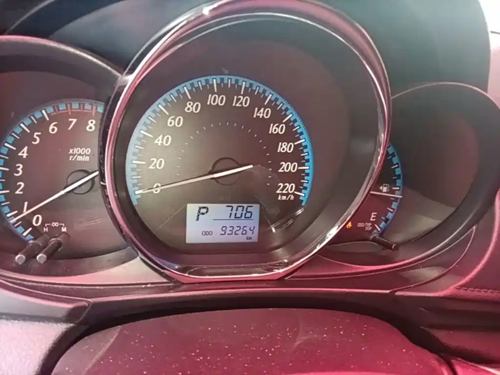 Toyota Yaris L 2016 — фото 12