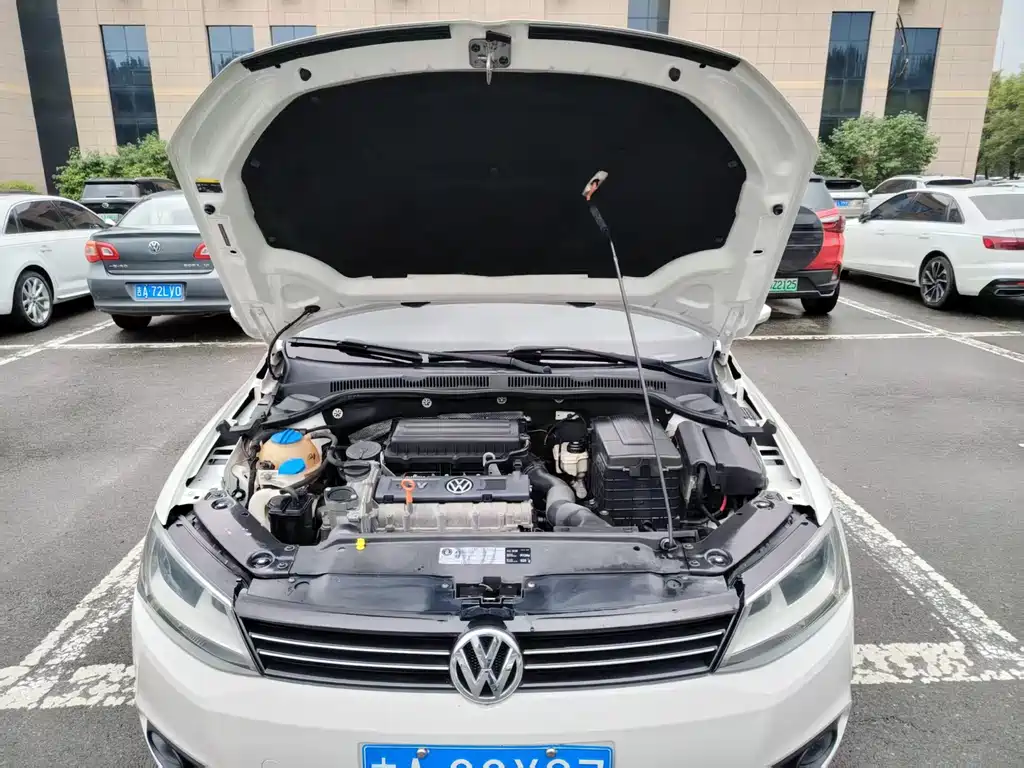Volkswagen Sagitar 2014