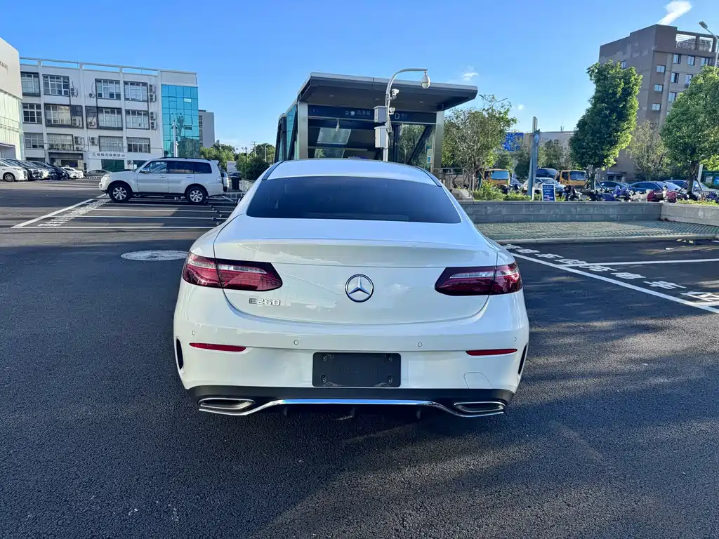 Mercedes-Benz E-Class 2023 — фото 12