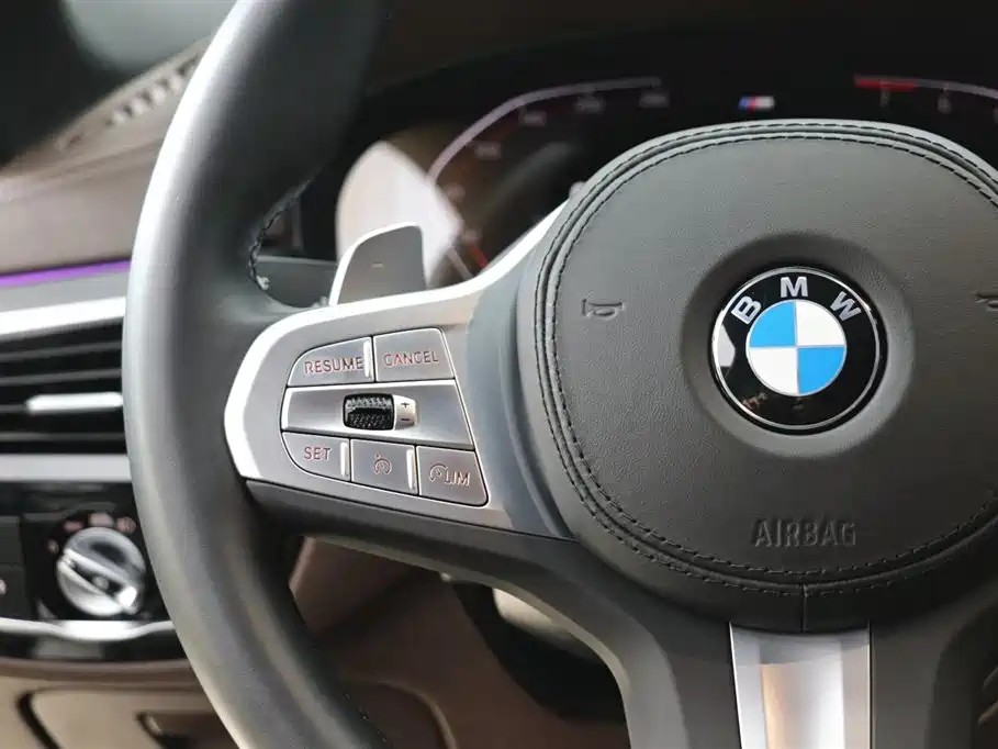 BMW 5 Series 2023 — фото 16