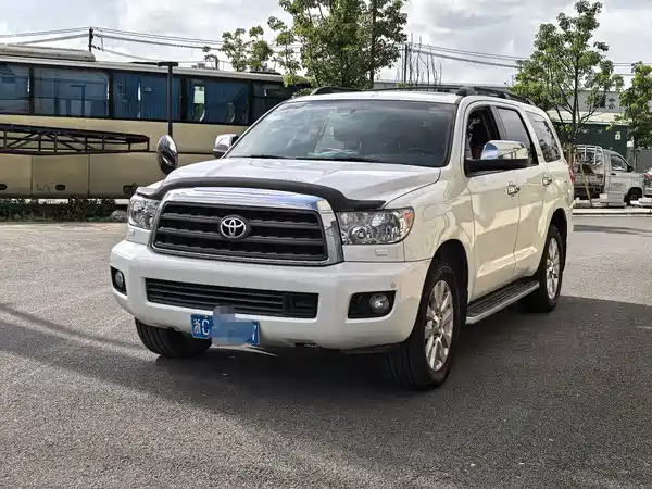 Toyota Sequoia 2010