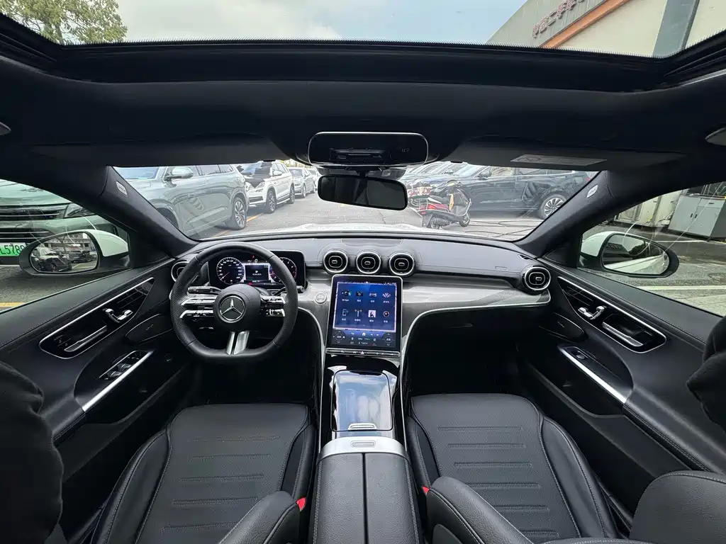 Mercedes-Benz C-Class 2023 — фото 17