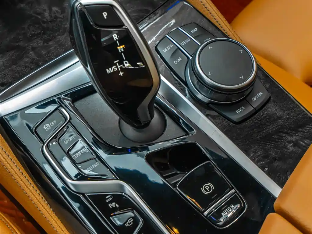 BMW 6 Series GT 2022 — фото 18