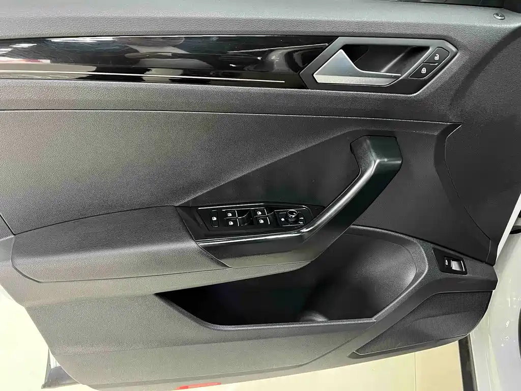 Volkswagen T-Roc 2022 — фото 8