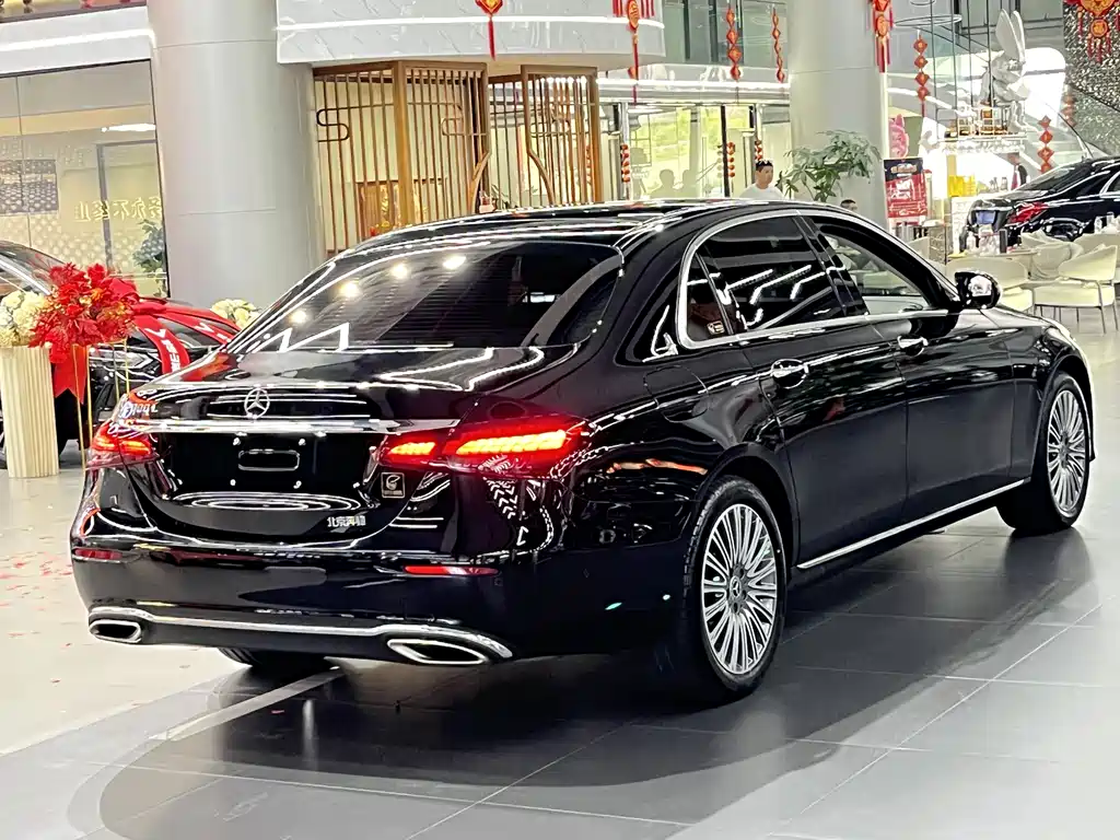 Mercedes-Benz E-Class 2023 — фото 8