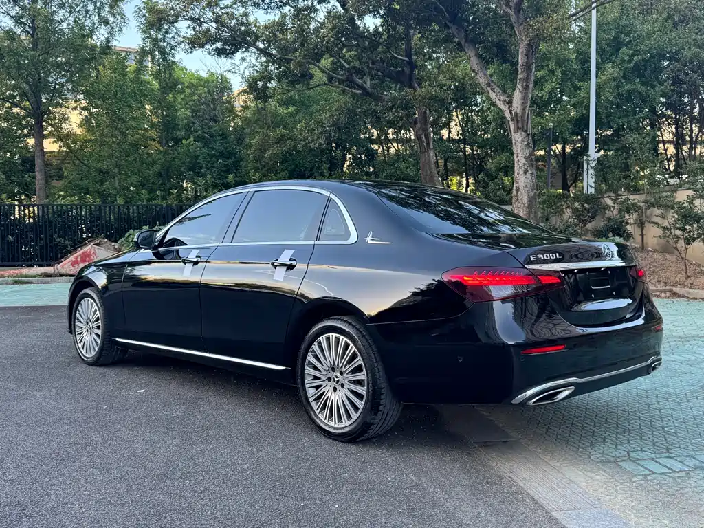 Mercedes-Benz E-Class 2023 — фото 10