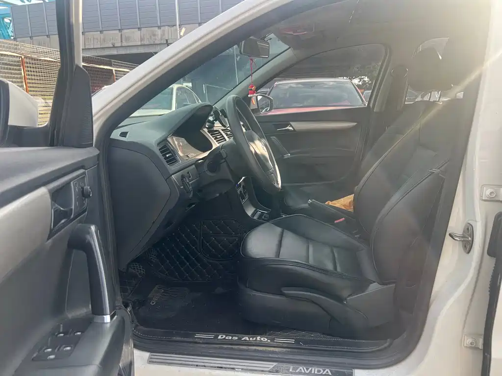 Volkswagen Lavida 2015