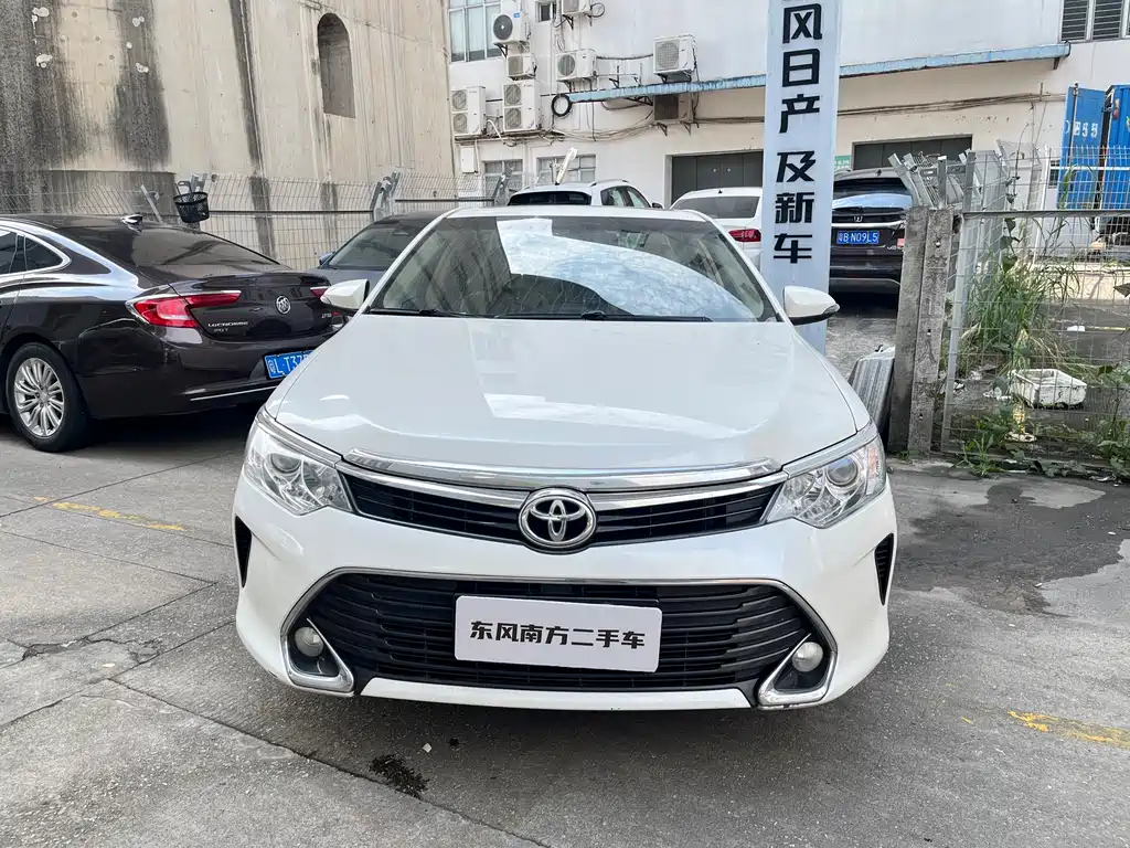 Toyota Camry 2017 — фото 2