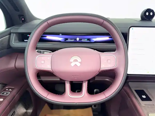 NIO ES8 2025