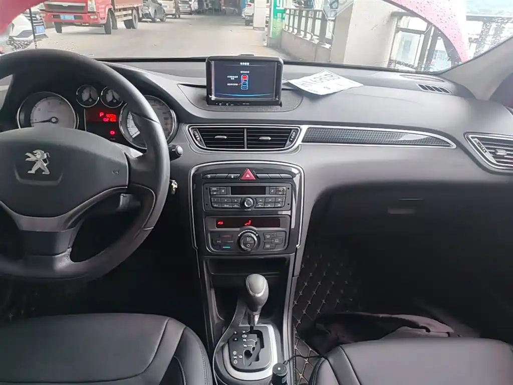 Peugeot 308 2015 — фото 13