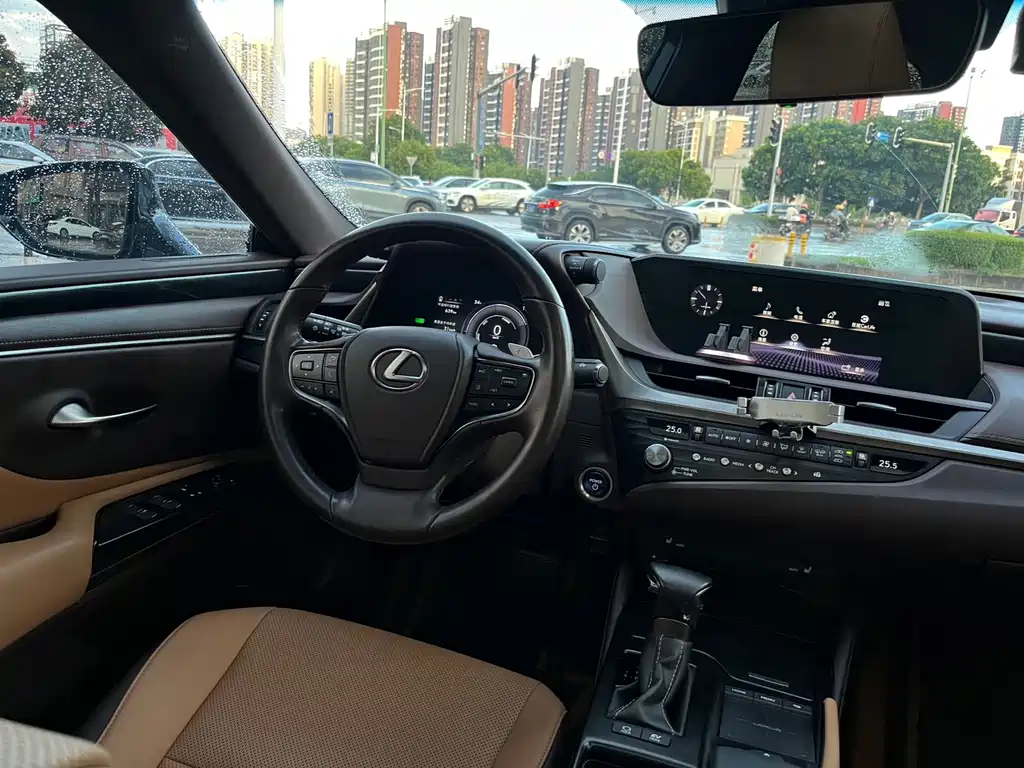Lexus ES 2020 — фото 10