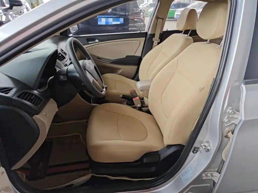 Hyundai Verna 2015 — фото 15