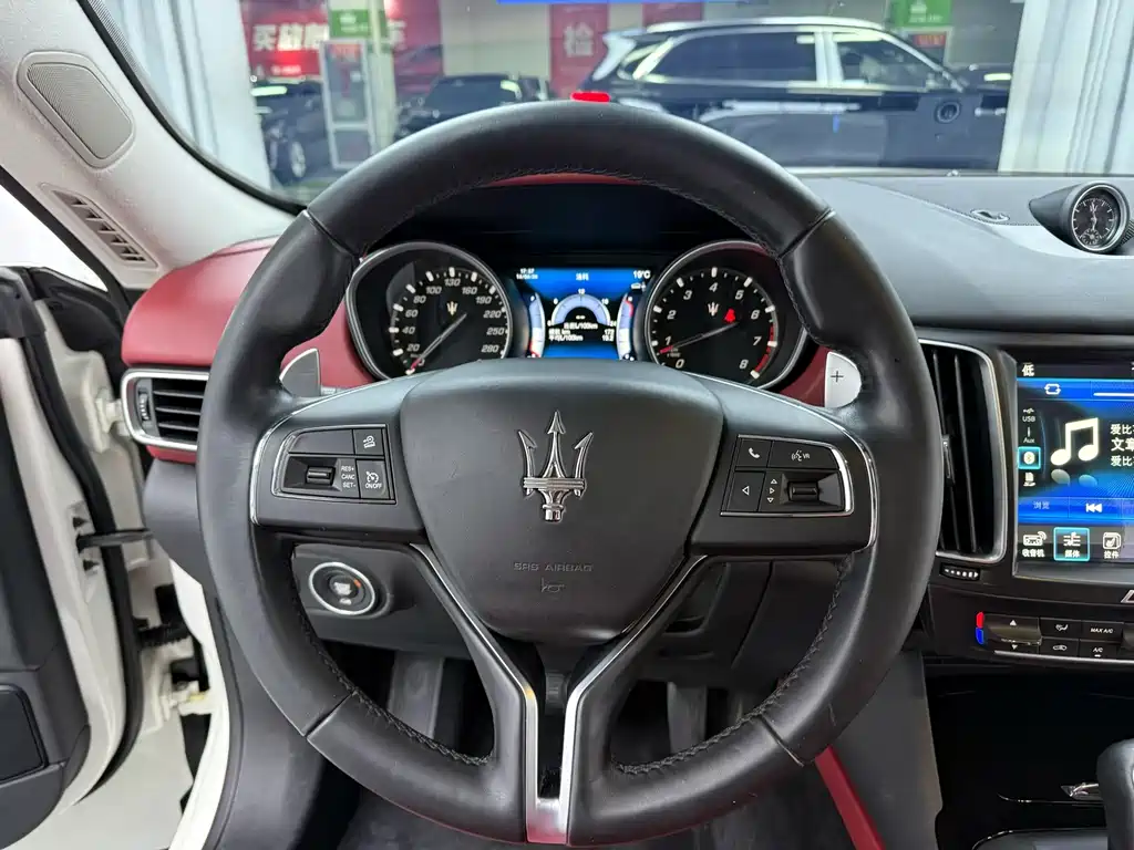 Maserati Levante 2018 — фото 6