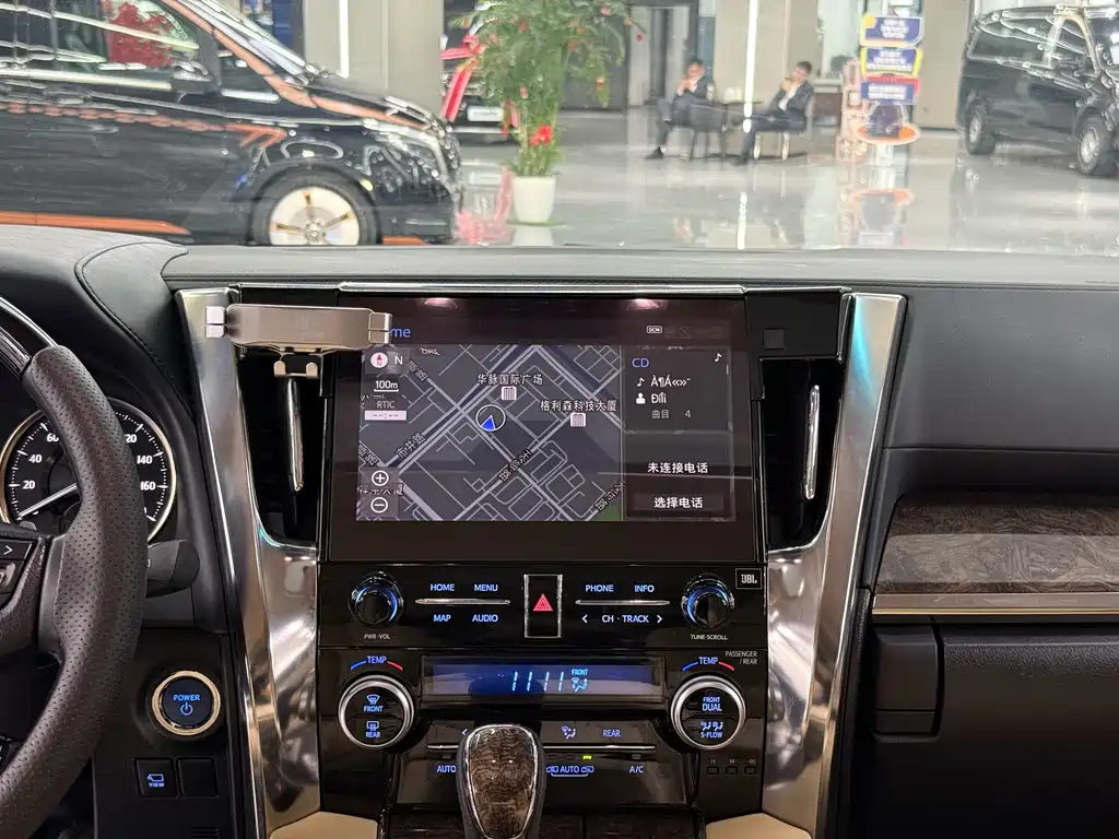 Toyota Vellfire 2022 — фото 17