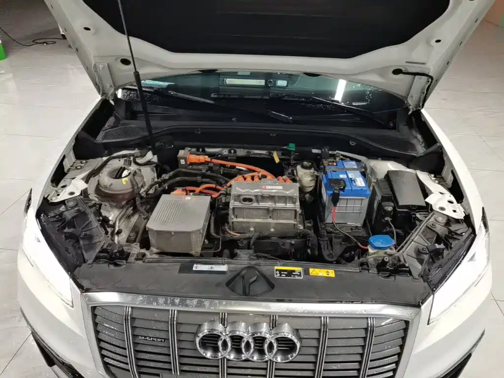 Audi Q2L e-tron 2020 — фото 20