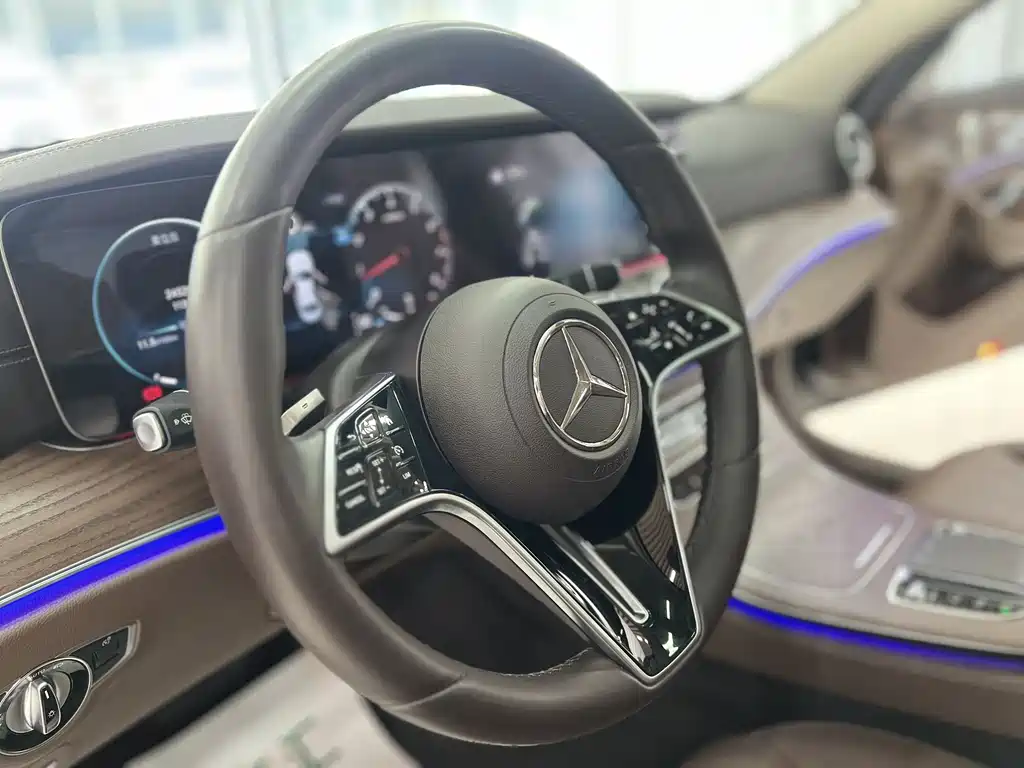 Mercedes-Benz E-Class 2023 — фото 9