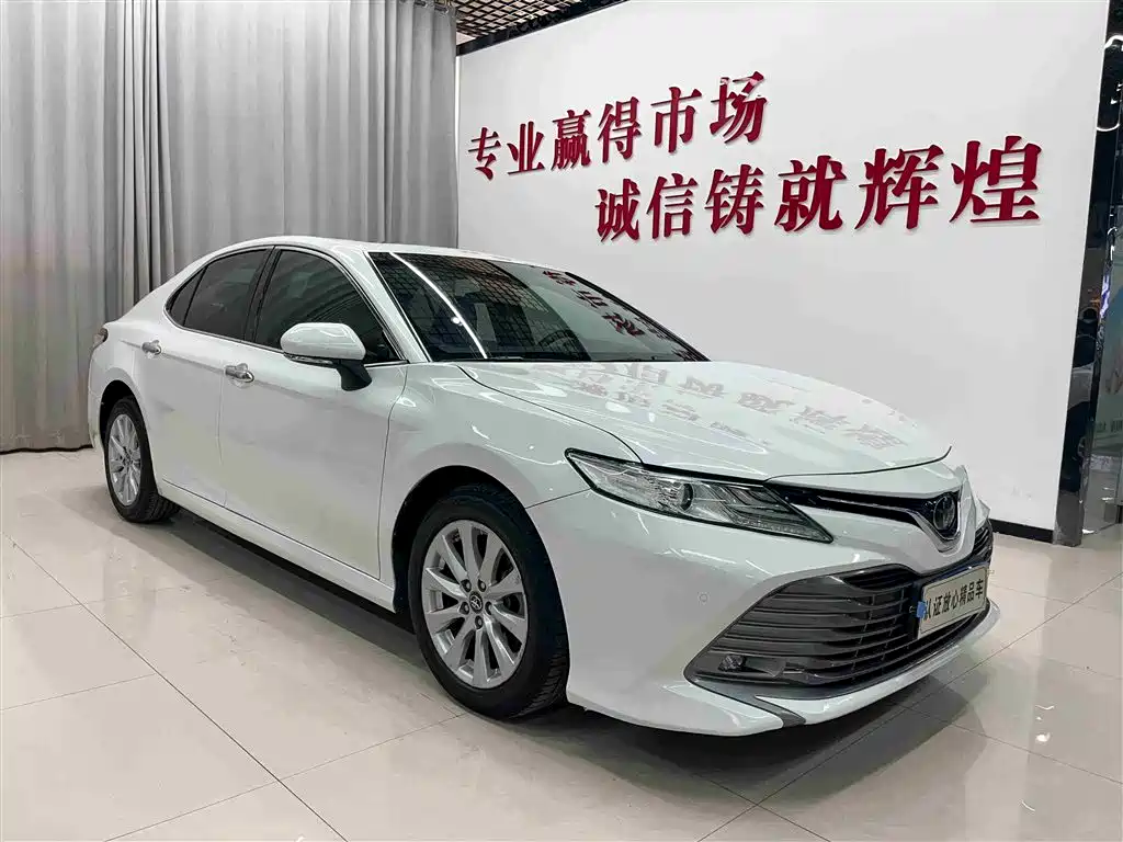 Toyota Camry 2019 — фото 3