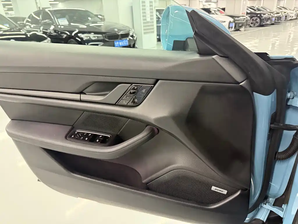 Porsche Taycan 2021 — фото 11