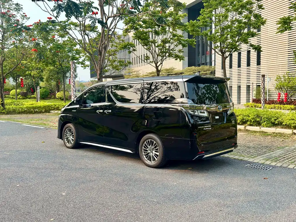 Toyota Vellfire 2022 — фото 3