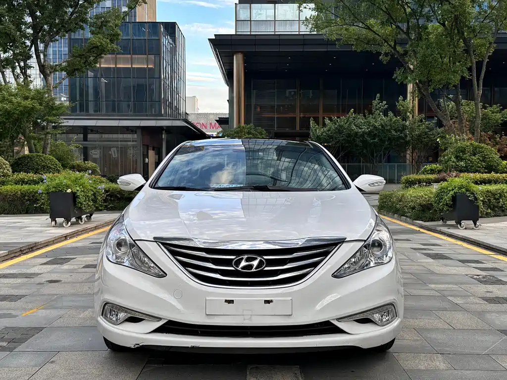 Hyundai Sonata 2013 — фото 2