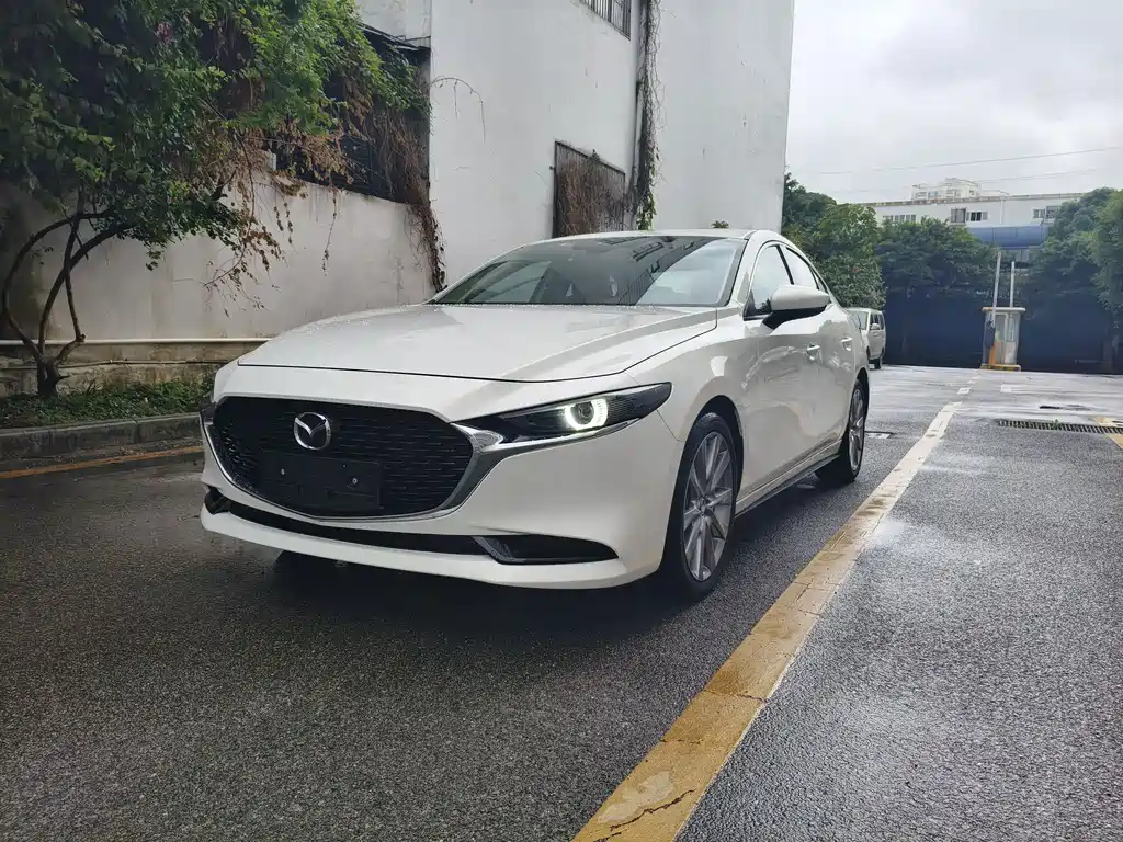 Mazda 3 Axela 2021 — фото 1