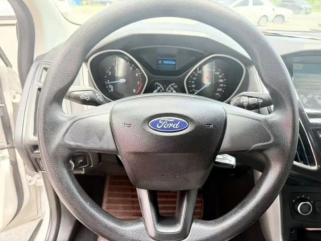 Ford Focus 2017 — фото 10