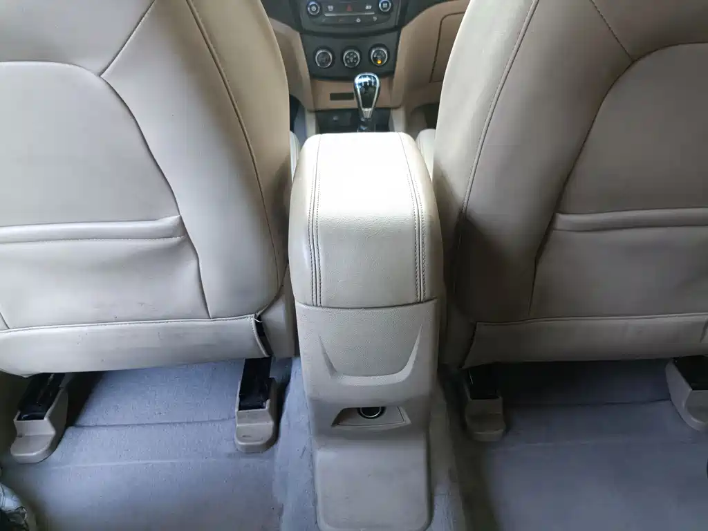 Wuling Hongguang 2015 — фото 27