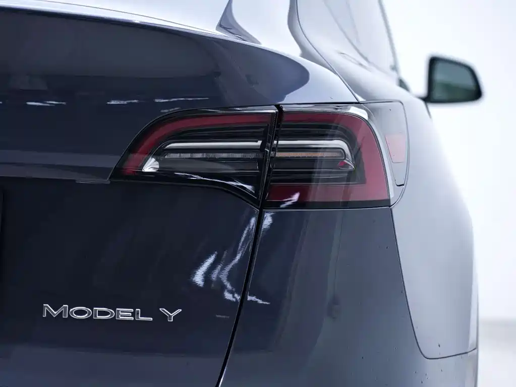 Tesla Model Y 2024 — фото 17