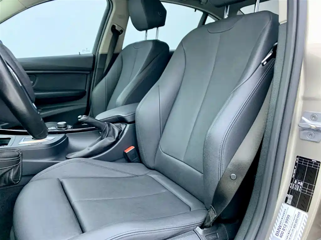 BMW 3 Series 2018 — фото 10