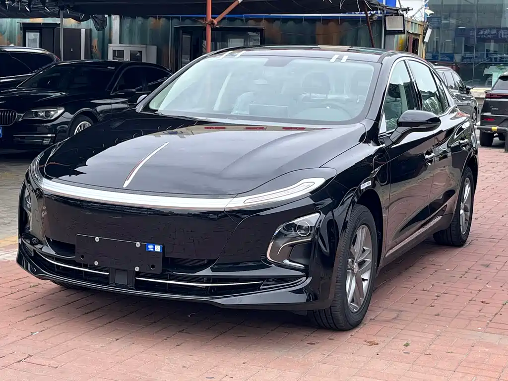 Hongqi E-QM5 2026