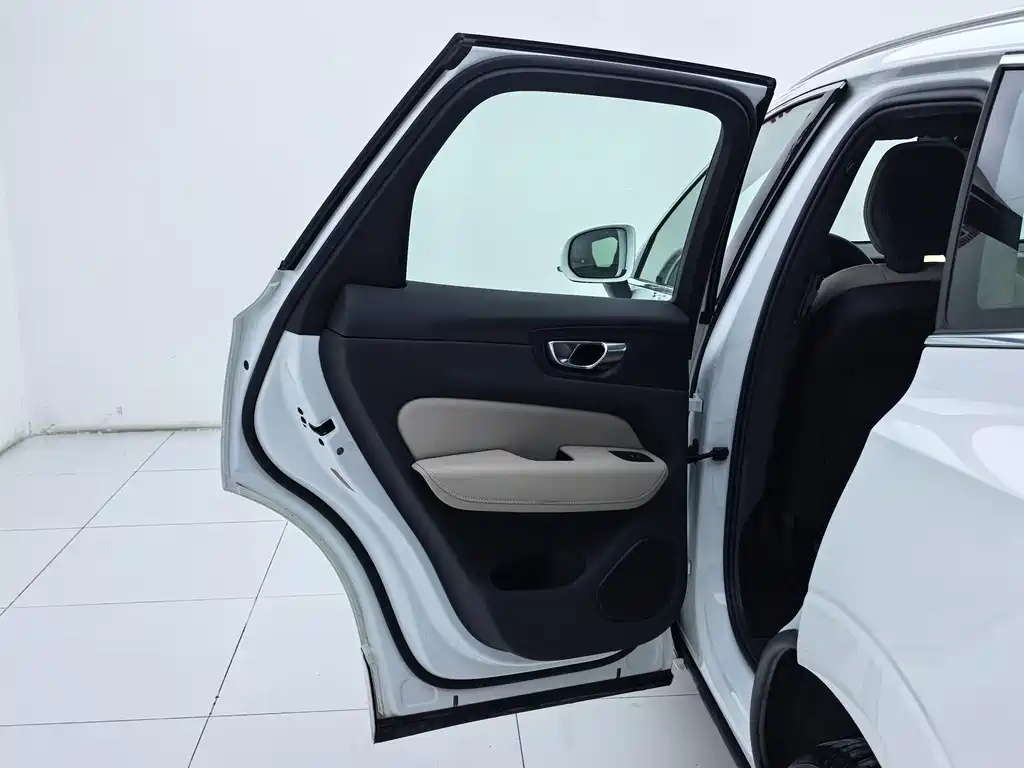 Volvo XC60 2025 — фото 20