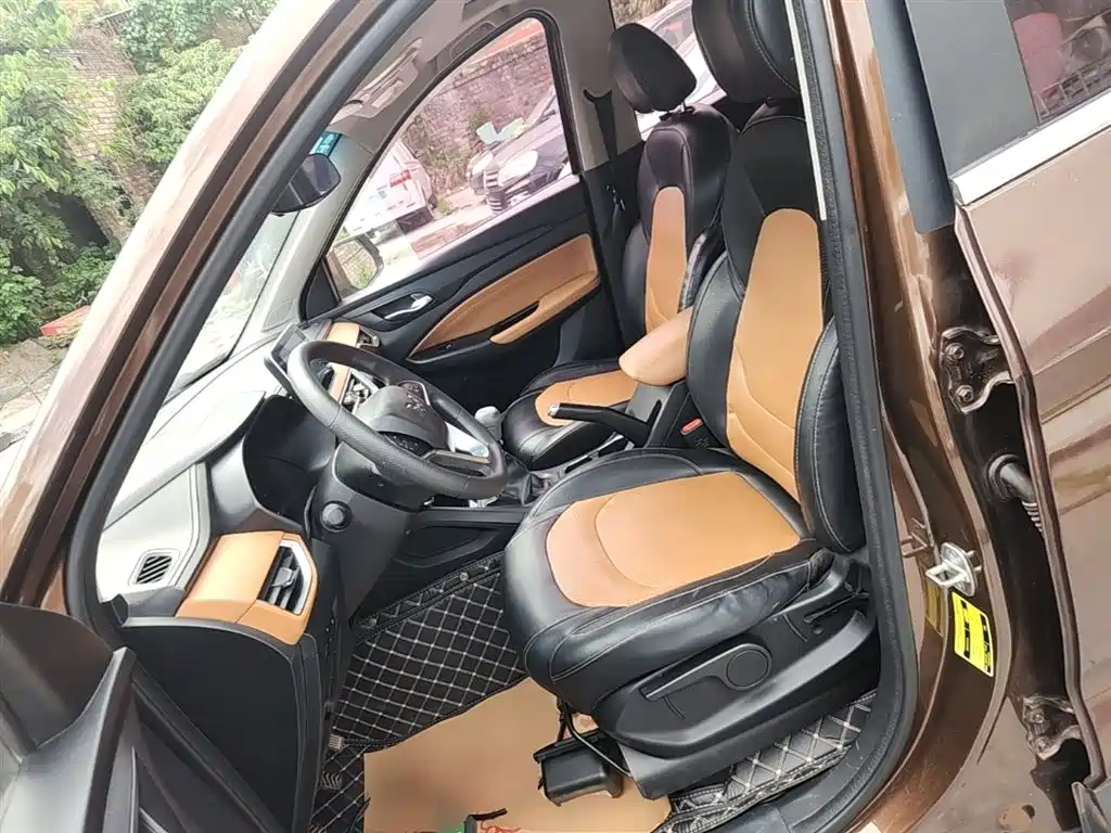 Wuling Hongguang S3 2018 — фото 15