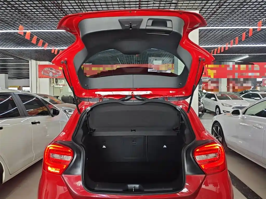 Mercedes-Benz A-Class 2015 — фото 19