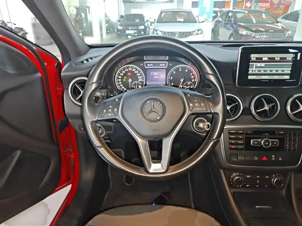 Mercedes-Benz A-Class 2015 — фото 11