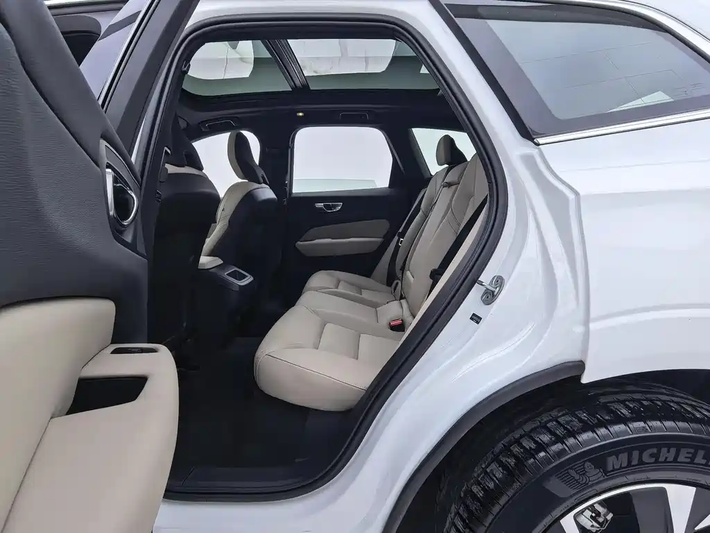 Volvo XC60 2025 — фото 15
