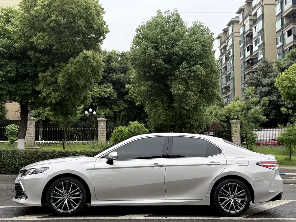 Toyota Camry 2022 — фото 16