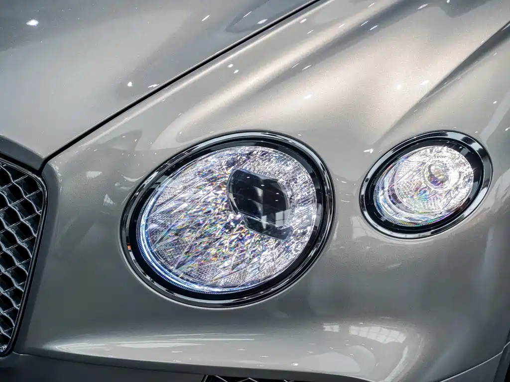 Bentley Continental 2021 — фото 20