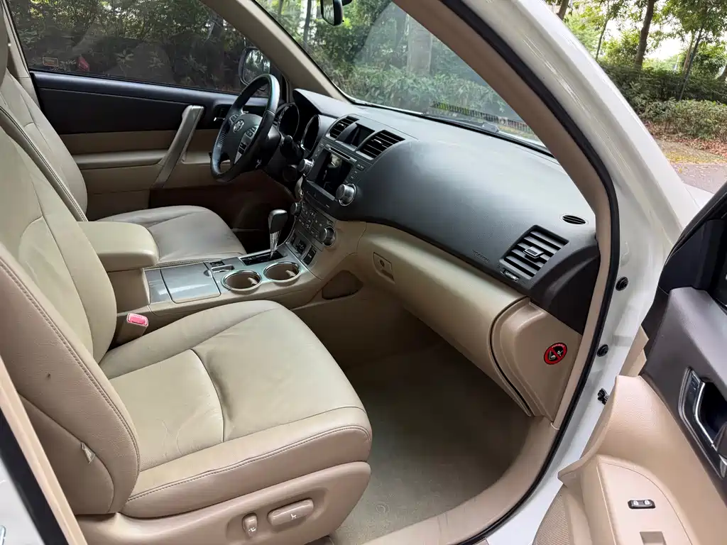 Toyota Highlander 2014 — фото 10
