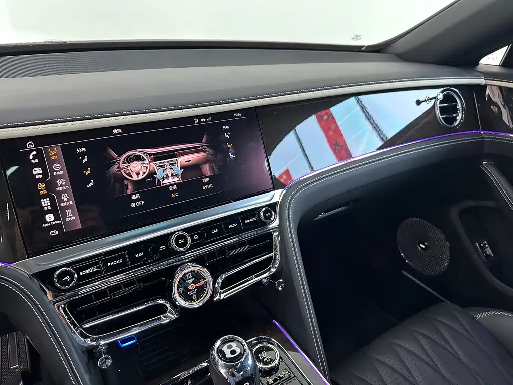 Bentley Flying Spur Plug-In Hybrid 2022 — фото 17