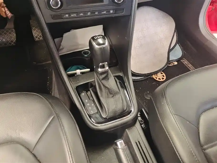 Skoda Rapid Spaceback 2014 — фото 16