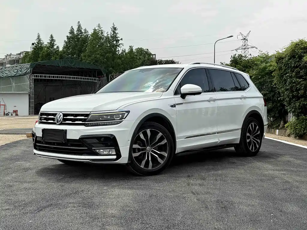 Volkswagen Tiguan L 2020 — фото 1