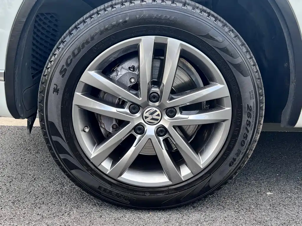 Volkswagen Touareg 2017 — фото 20